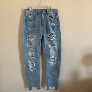 American Eagle Ripped Mom Jean Light Wash